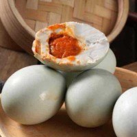 咸鸭蛋起沙流油不咸熟麻鸭蛋正宗微山湖红泥腌制一件代发咸蛋黄 1件